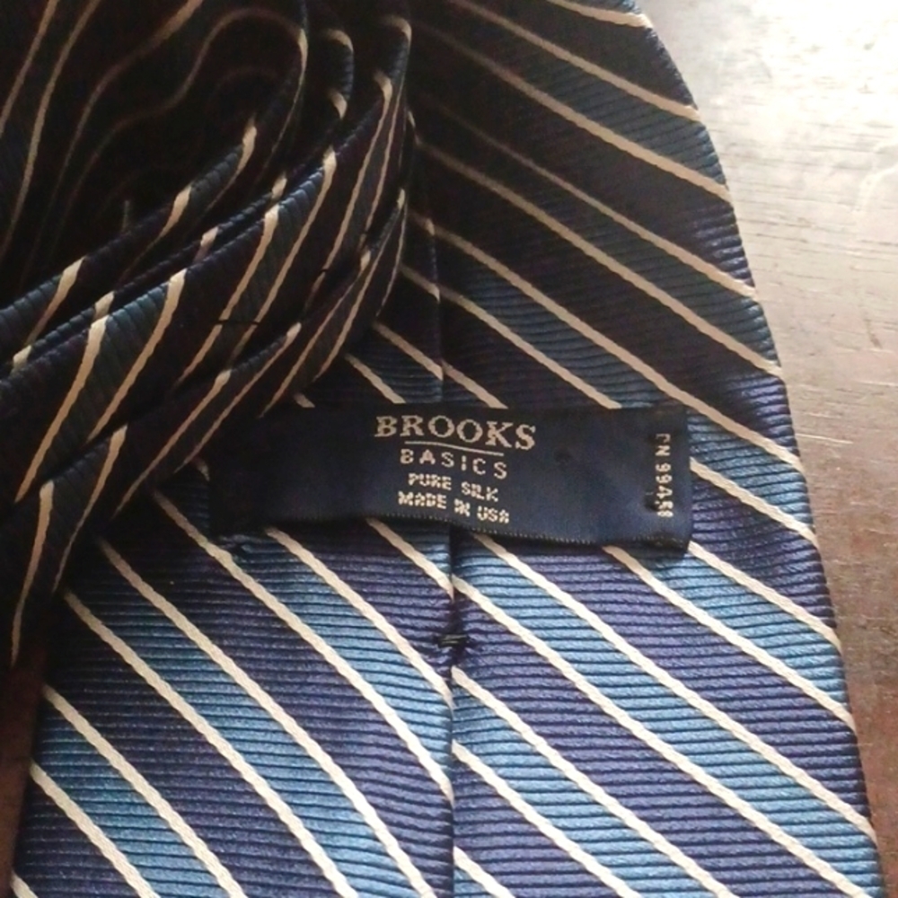Brooks Basics Blue and White Striped Silk Necktie - Picture 2 of 3